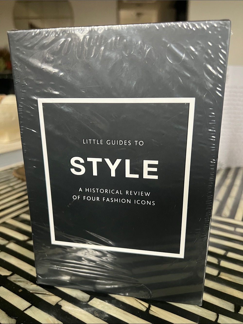 Little Guides To Style - Picture 3 of 3